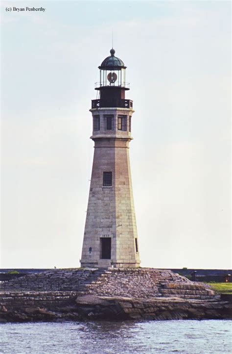 Buffalo Mina Lighthouse - Buffalo, NY he first Buffalo lighthouse was ...