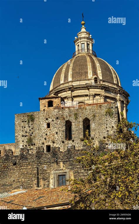 Catedral de Catania la cúpula del siglo XIX diseñada por Antonino