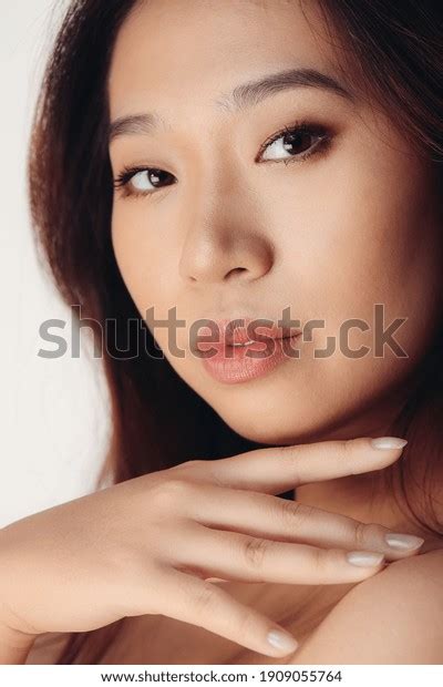 Photo De Stock Portrait D Une Jeune Femme Chinoise Nue