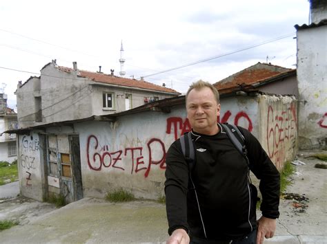 Walking to the Airport in Izmir. – Travelling Claus