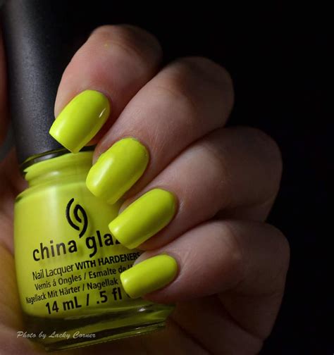 Lacky Corner Läsarnas val Readers Choice China Glaze Yellow Polka Dot Bikini