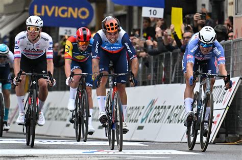 Van Der Poel Le Brinda Un Monumento A Philipsen Que Devuelve La