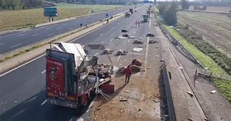 Chaos Sur Une Autoroute En France Apr S Deux Accidents Plusieurs