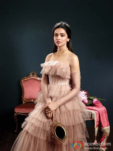 Deepika Padukone Dazzles With Tanishqs Jewels Of Royalty