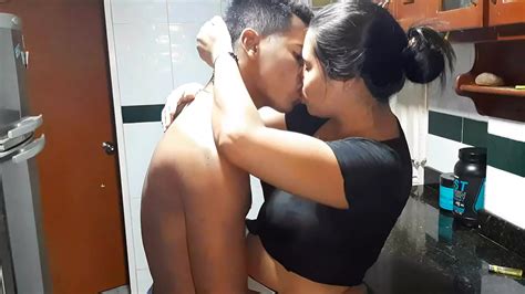 La Cameriera Arrapata Succhia Il Mio Cazzo Duro XVIDEOS