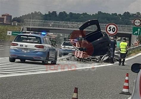 A Muro Con Una Tesla A Anni La Colpa Non Dell Autopilot