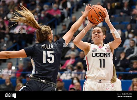 Uconn S Lou Lopez Senechal Shoots Over Villanova S Brooke Mullin