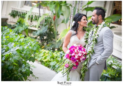 Beautiful Wedding in MOANA SURFRIDER HOTEL HI by RIGHT FRAME PHOTOGRAPHY