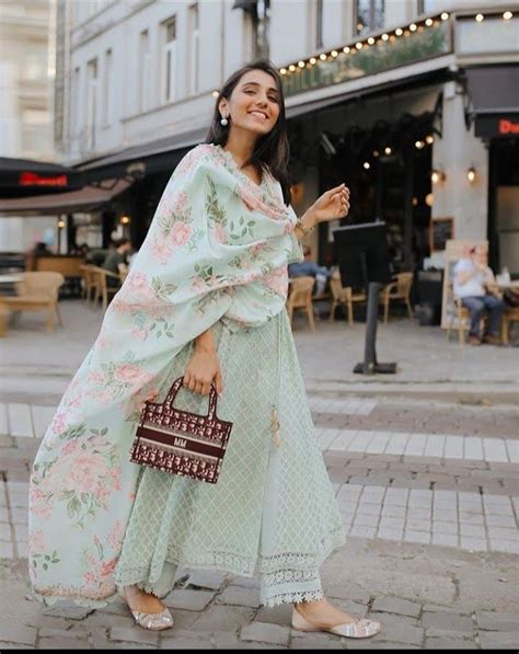 Top Traditional Outfits Of 2020 Fashion Blogger |Traditional Outfits – one sibelle Pakistani ...