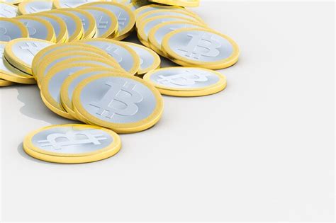 D Render Pilas De Bitcoins De Oro Aisladas Sobre Fondo Blanco Foto