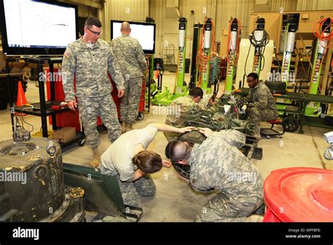 Wheeled Vehicle Mechanic 91b Hi Res Stock Photography And Images Alamy