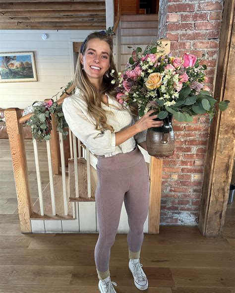 Who Is Hannah Neeleman The Ballerina Farm Matriarch Evie Magazine