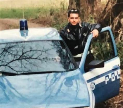 Poliziotto Morto Per Salvare Automobilista Caduto Nel Fiume Il Pap Di