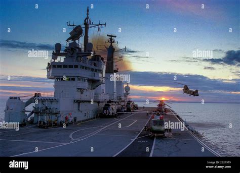 Porte Avions Hms Invincible Banque De Photographies Et Dimages Haute