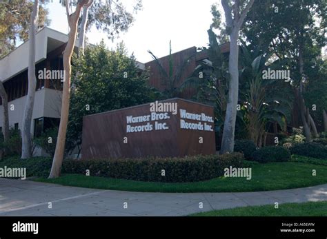 Studio And Offices Of Warner Bros Records In Burbank Stock Photo Alamy