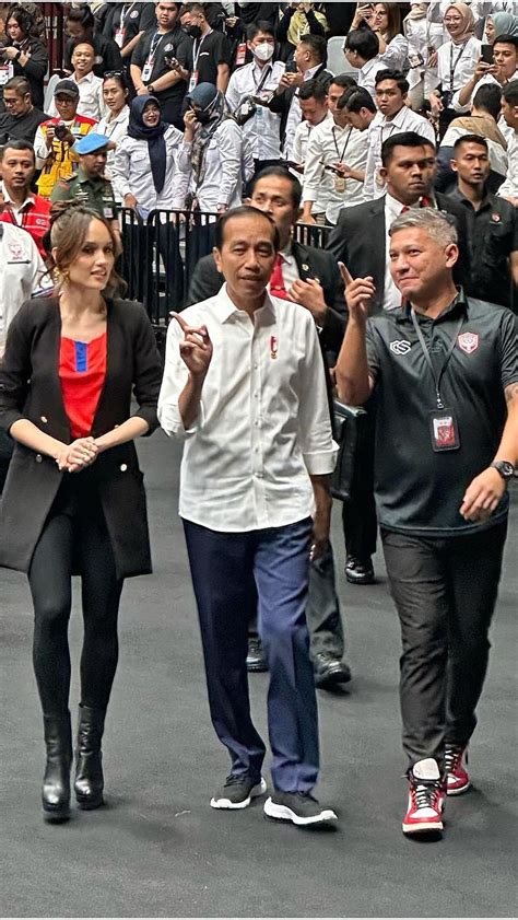 Momen Gading Marten Saat Dampingi Presiden Jokowi Resmikan Indonesia