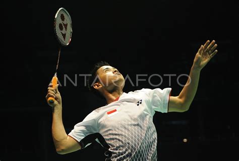 tunggal putra antara foto