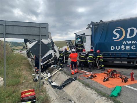 FOTO VIDEO Grav accident cu două camioane și un autoturism pe centura