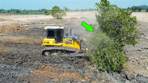 Wonderful Skill Pushing Bulldozer Shantui Dh C In Mining Site Work