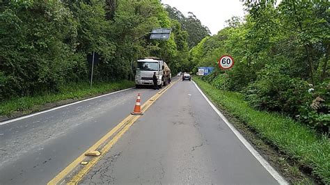 Pane Em Caminh O Causa Bloqueio Em Uma Pista Da Rs Entre Gramado E