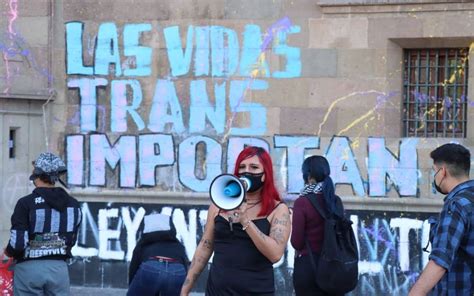 Colectivos Protestan En Palacio Nacional Para Exigir Que AMLO Frene