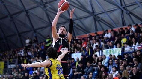 LBA La Virtus Bologna Passa A Scafati Nel Finale