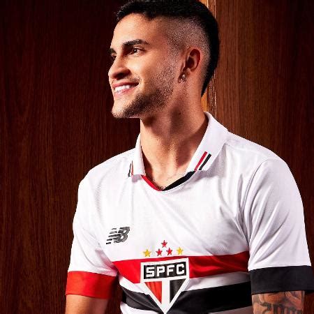 S O Paulo New Balance Quer Vender Camisas Nos Eua Europa E Jap O