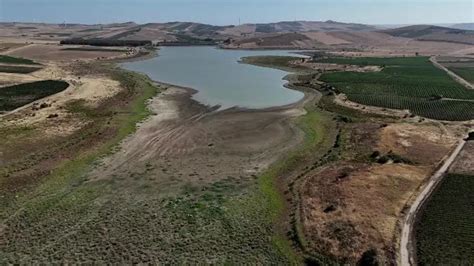 Emergenza Acqua In Sicilia Il Lago Rubino Dimezzato Le Immagini Dal