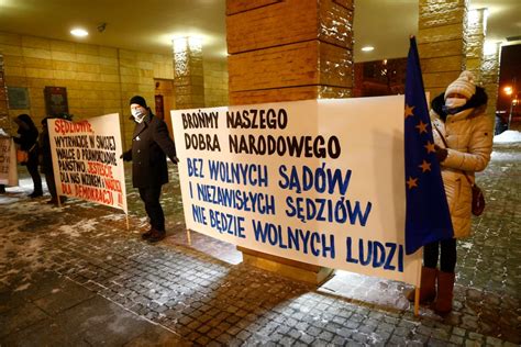 Protest Na Piotrkowskiej W Odzi Do Prze Ladowania S Dzi W Przez Pis