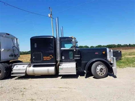 Peterbilt 389 (2013) : Sleeper Semi Trucks