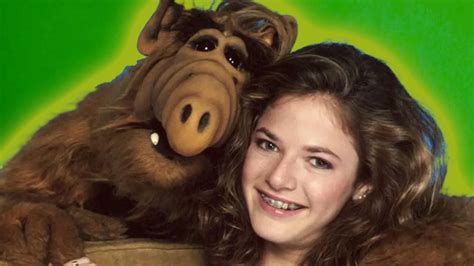 Toma asiento antes de ver como luce hoy Lynn Tanner de ALF a 33 años