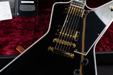 Gibson Custom Shop Explorer Custom – Ebony – GuitarPoint