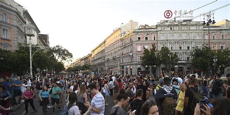 Tausende Demonstrieren In Budapest Schweiz Ausland