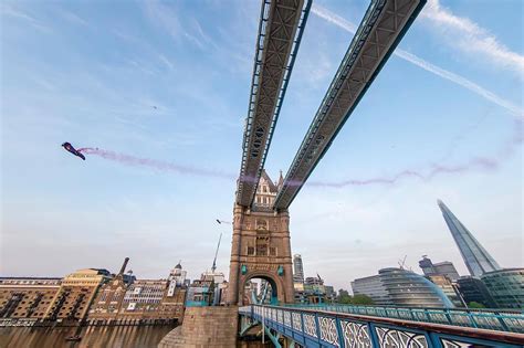 Red Bull Tower Bridge Wingsuit Flight Livetts