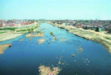 हिंडन का पानी जहरीला बना रही ट्रैक्टर कंपनी को एनजीटी से नहीं मिली राहत Hindon River Water