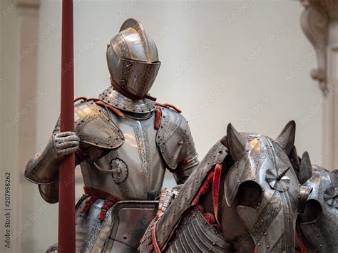 Fotka „exhibition Of 15th Century German Plate Armor Around The Time Of