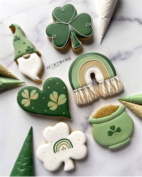 Pin By Sabra Vaughan On Spring St Patrick S Day Cookies Royal Iced