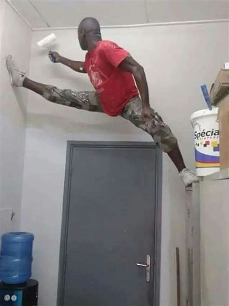 Aksi Kuli Bangunan Akrobat Pakai Kaki Ini Kocak Banyak Tingkah Hot Liputan