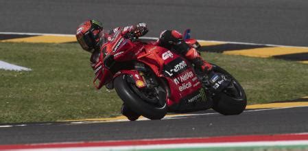 Pecco Bagnaia Hace Algo Inusual Para Liderar Por Delante De Marc