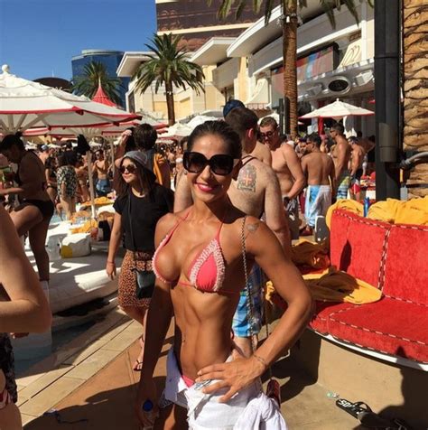 Ego De Biqu Ni Mayra Cardi Mostra Barriga Negativa Em Las Vegas