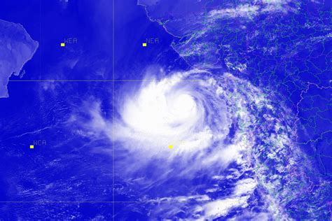 Cyclone Mocha Intensifies Into Very Severe Cyclonic Storm Ndrf And Coast Guard On Alert