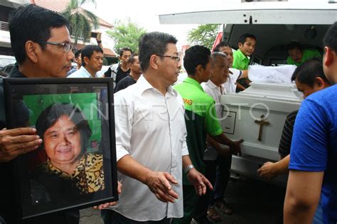 Korban Bom Di Gereja Surabaya Antara Foto