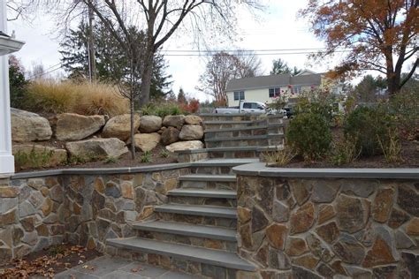 Grande Entrance And Retaining Wall Bluestone Retaining Wall Steps Walkway Transitional