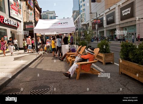 Celebrate Yonge The Longest Street In The World Torontoontario