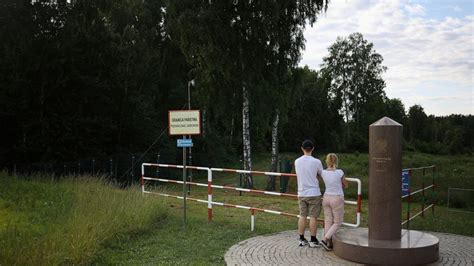 Poland lays razor wire on border with Russia's Kaliningrad