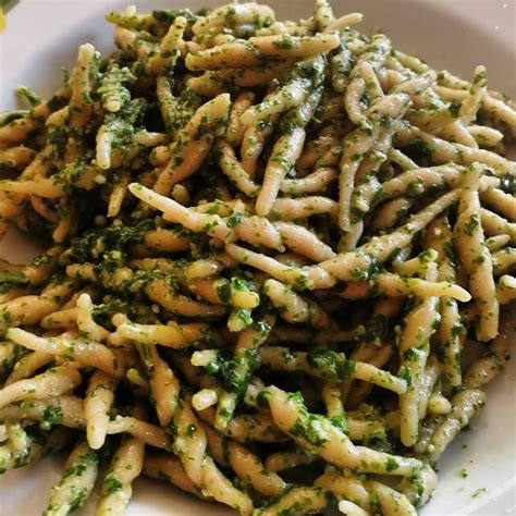 Rucola Trofie Al Pesto Di Rucola Il Trono Di Forchette