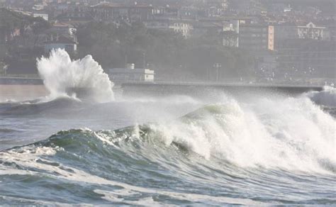 Aviso Amarillo En Euskadi Por Olas De Hasta Metros Y Nieve Por Debajo