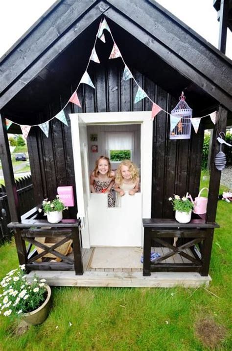 20 Cheerful Outdoor Kids Playhouses Homemydesign Backyard Playhouse