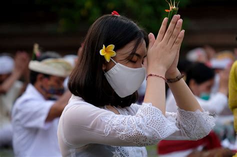 Gambar Orang Sembahyang Hindu 54 Koleksi Gambar