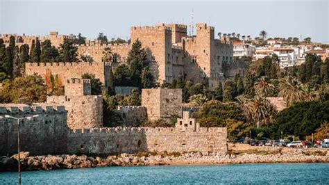 26 Famous Landmarks in Greece Beyond the Acropolis